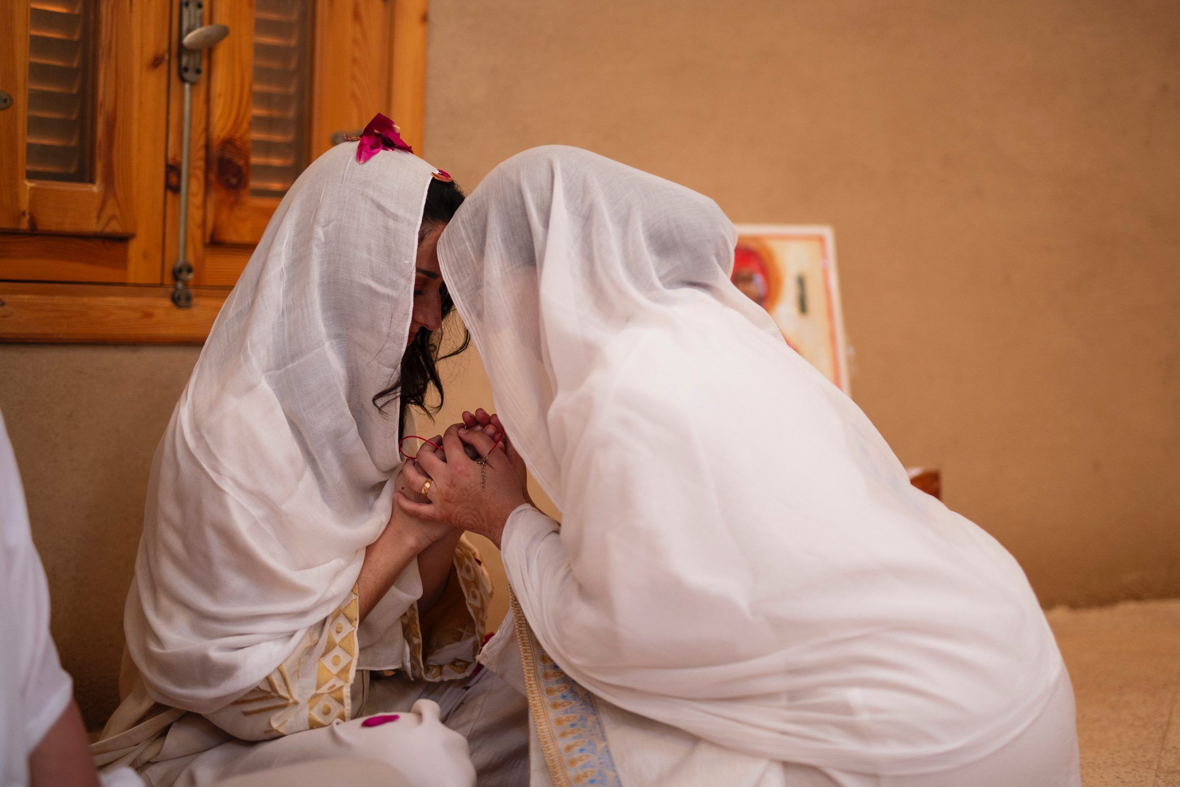 Ce moment de sacrement par la Rose, transmis par @unaty_rosamagdala, à su offrir à chaque Madeleines Myrrophores une reconnaissance.